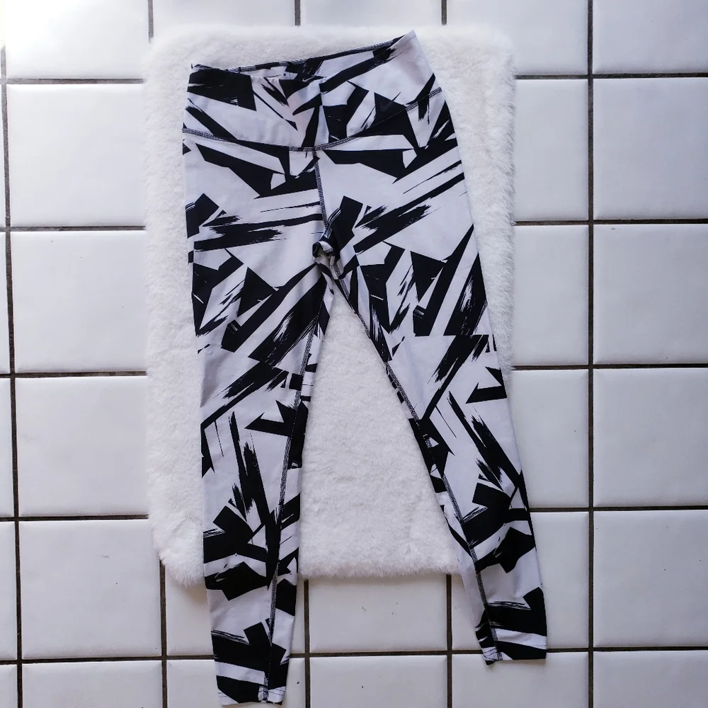 NIKE Legend 2.0 Floe Tight Leggings Black White Size Medium Activewear